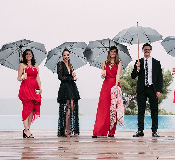 Stylish Wedding Party in Red & Black | Stylish Outdoor Wedding at Masia Casa del Mar in Barcelona, Spain | Sara Lobla Photography | Made in Video Film