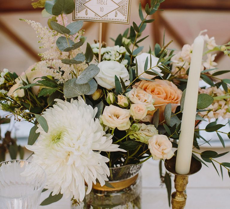 Each & Gold Table Decor | Outdoor Las Cicadas Ibiza Destination Wedding | Raquel Benito Photography