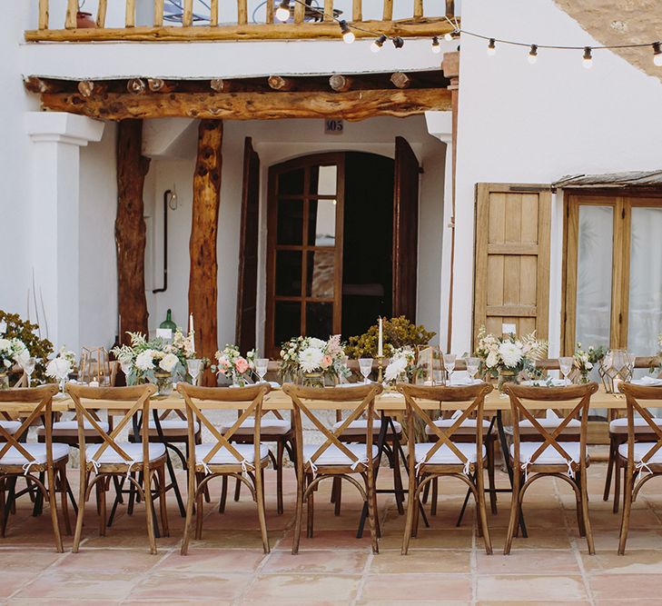 Peach & Gold Wedding Decor | Outdoor Las Cicadas Ibiza Destination Wedding | Raquel Benito Photography