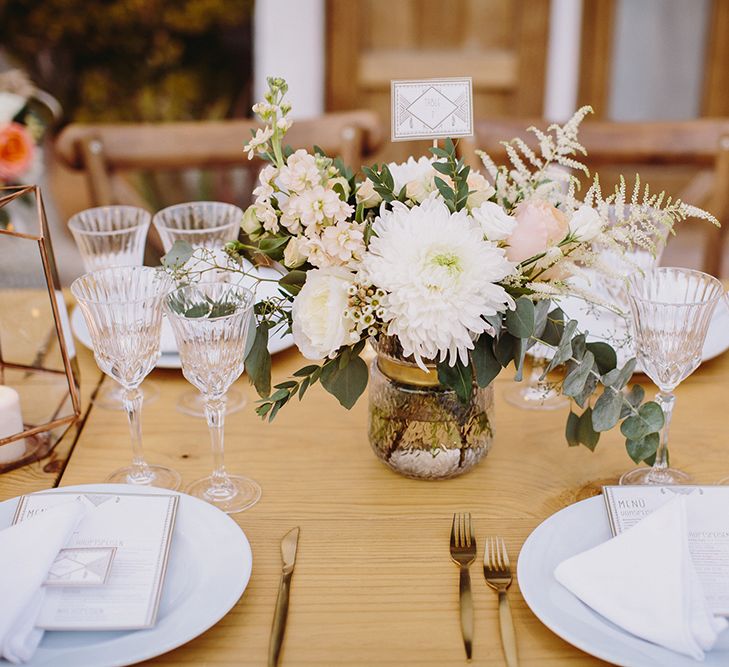 Peach & Gold Table Decor | Outdoor Las Cicadas Ibiza Destination Wedding | Raquel Benito Photography