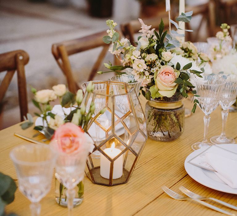 Peach & Gold Table Decor | Outdoor Las Cicadas Ibiza Destination Wedding | Raquel Benito Photography