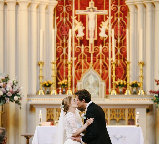 Bride & Groom Wedding Ceremony