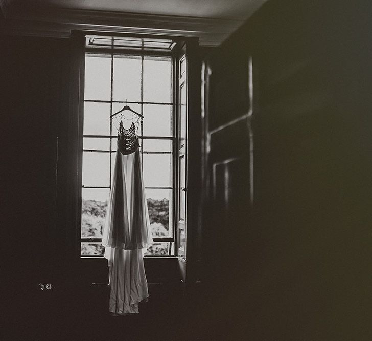 Amanda Wakeley Bride For A Stylish Autumnal Wedding Styled By Amber At Bellinter House With Images From Savo Wedding Photography