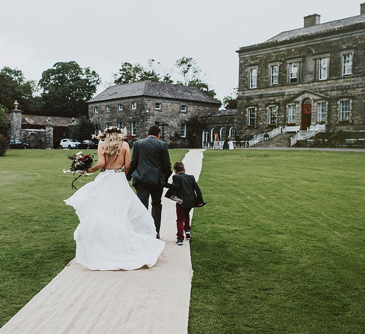 Amanda Wakeley Bride For A Stylish Autumnal Wedding Styled By Amber At Bellinter House With Images From Savo Wedding Photography