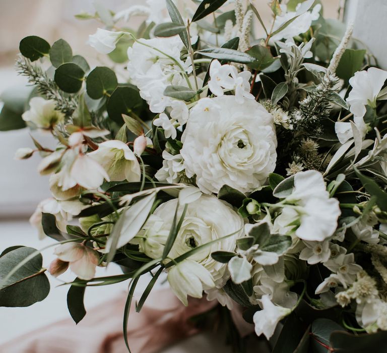 Bouquet with Ranunculus | Summer Styling Reimagined | Florals by Lily Lupin | Image byFlorals by <a href="https://www.lilylupin.co.uk/ " rel="noopener" target="_blank”>Lily Lupin</a> | Image by <a href="https://hayleysavagephotography.co.uk/ " rel="noopener" target="_blank”>Hayley Savage Photography</a>