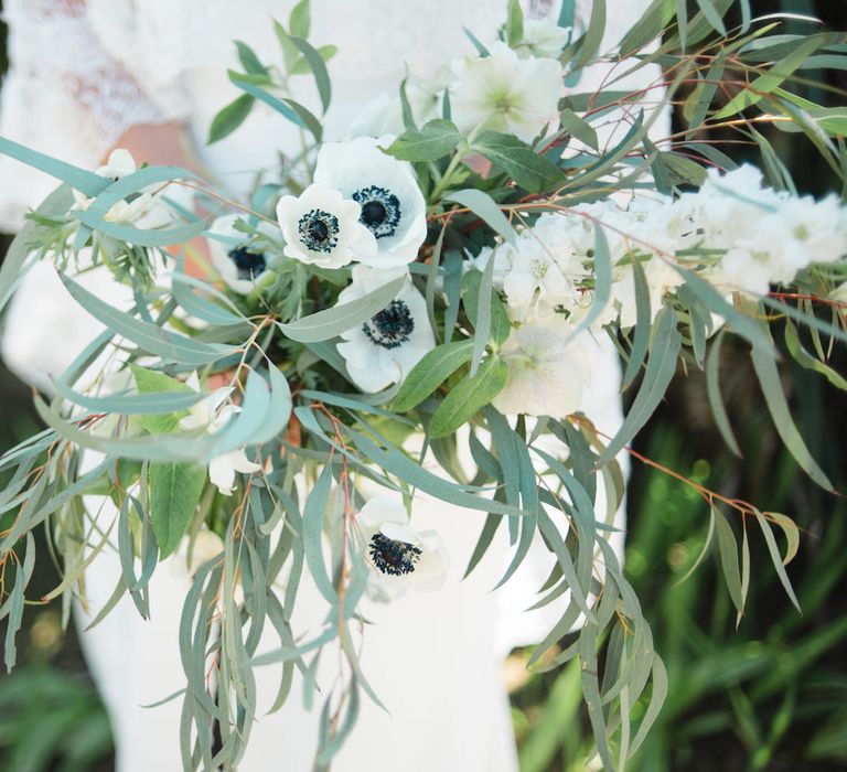 White and Green Wild Bouquet | Summer Styling Reimagined | Florals by <ahref="https://www.loulabelfloraldesign.com" rel="noopener" target="_blank”>Loulabel</a> | Image by <a href="https://www.wit-photography.com/ " rel="noopener" target="_blank”>WIT Photography</a>