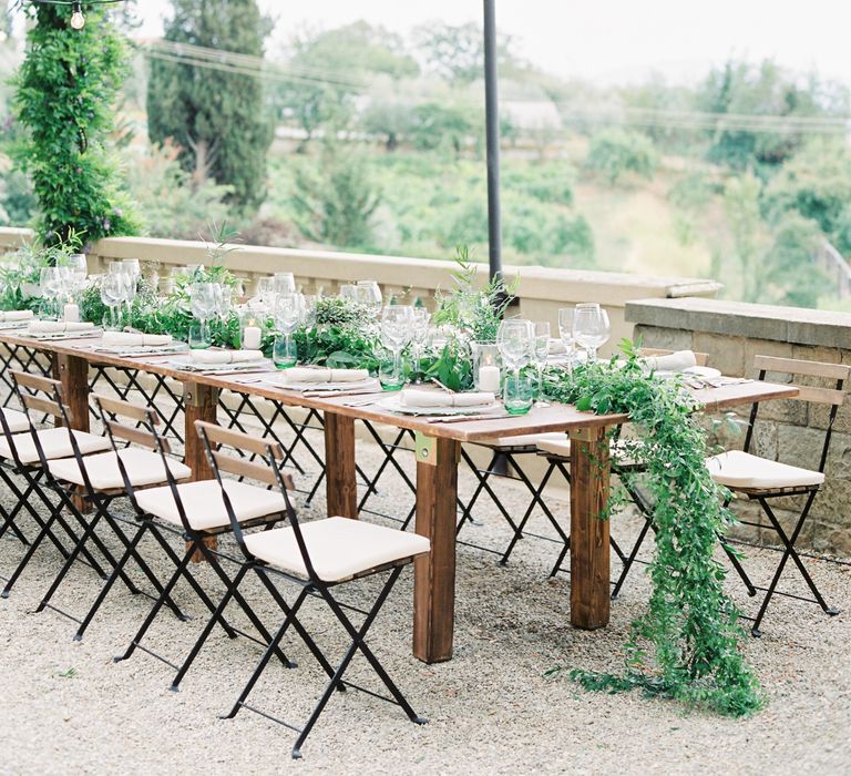 Outdoor Wedding Reception | Summer Styling Reimagined | Styling by <a href="https://www.averybelovedwedding.com" rel="noopener" target="_blank">A Very Beloved Wedding</a> | Image by <a href="https://www.stefaniekapraphoto.com" rel="noopener" target="_blank">Stefanie Kapra</a>