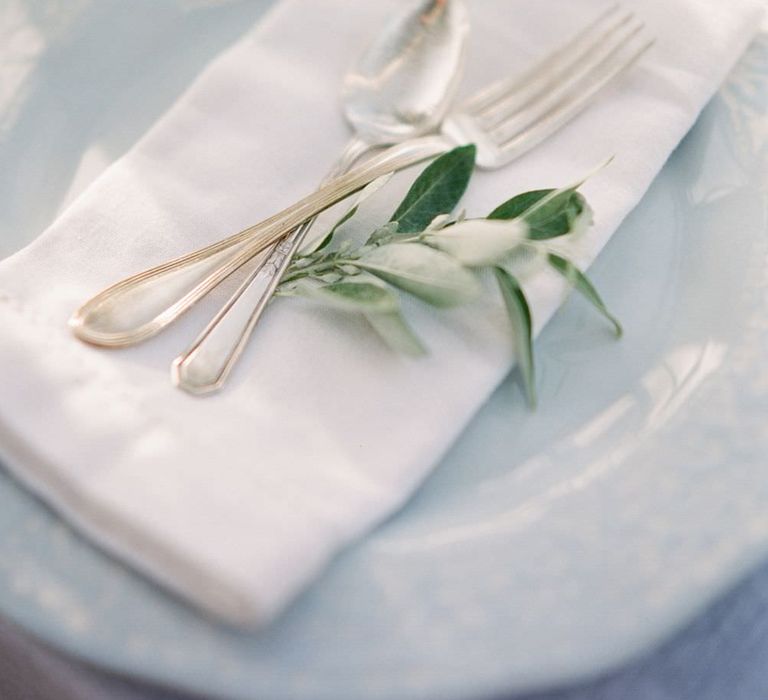 Simple Place Setting | Summer Styling Reimagined | Image via <a href="https://weddingsparrow.com" rel="noopener" target="_blank">Wedding Sparrow</a> | Image by <a href="https://vasia-weddings.com/" rel="noopener" target="_blank">Vasia Han</a>