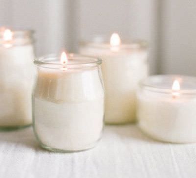 Glass Jar Candles | Summer Styling Reimagined | Image via <a href="https://www.stylemepretty.com" rel="noopener" target="_blank”>Style Me Pretty</a> | Image by <a href="https://www.whiteloftstudio.com/" rel="noopener" target="_blank”>White Loft Studio</a>