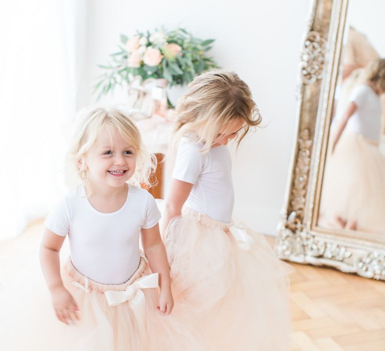 Flower Girls in Peach Tulle Skirts | Sung Blue Photography | ROOST Film Co.