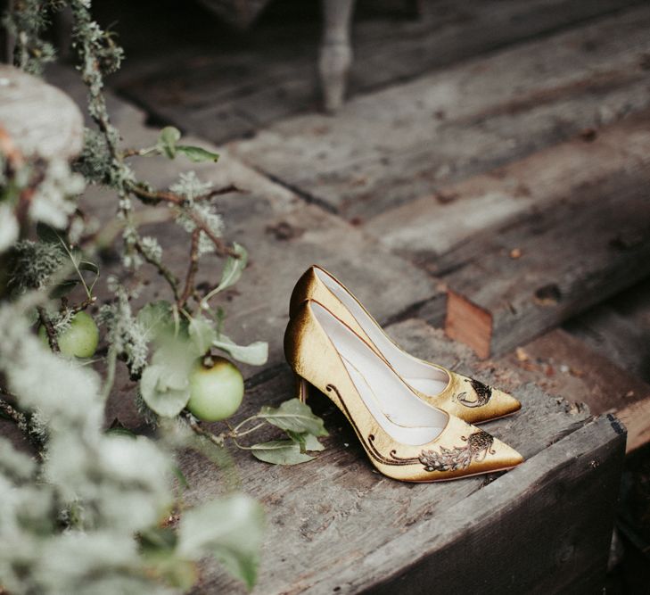 Mid West Inspired Wedding Shoot At The Coppermines Lakes Cottages Wedding Venue With Dresses By Shikoba Bride And Images By Jo Bradbury