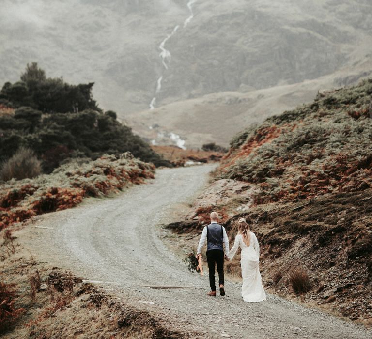 Mid West Inspired Wedding Shoot At The Coppermines Lakes Cottages Wedding Venue With Dresses By Shikoba Bride And Images By Jo Bradbury