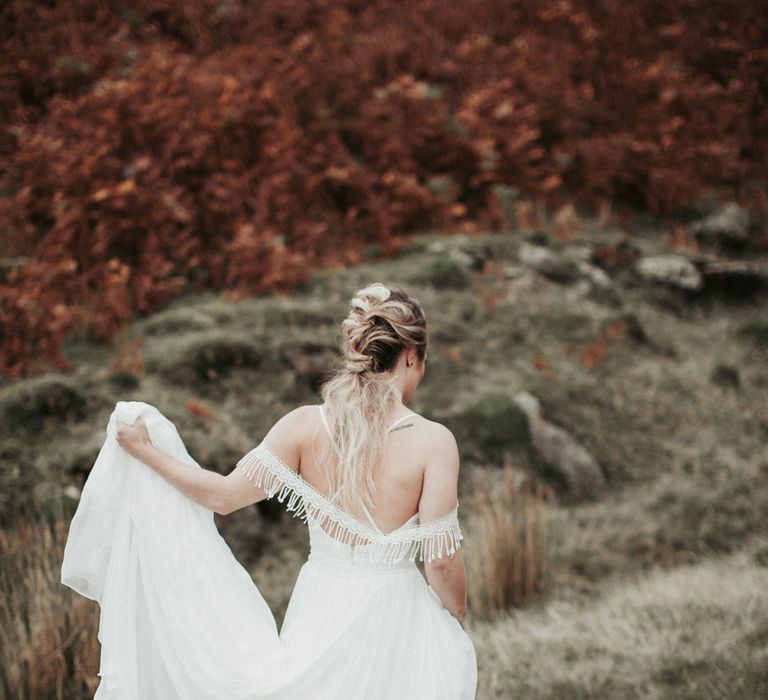 Mid West Inspired Wedding Shoot At The Coppermines Lakes Cottages Wedding Venue With Dresses By Shikoba Bride And Images By Jo Bradbury