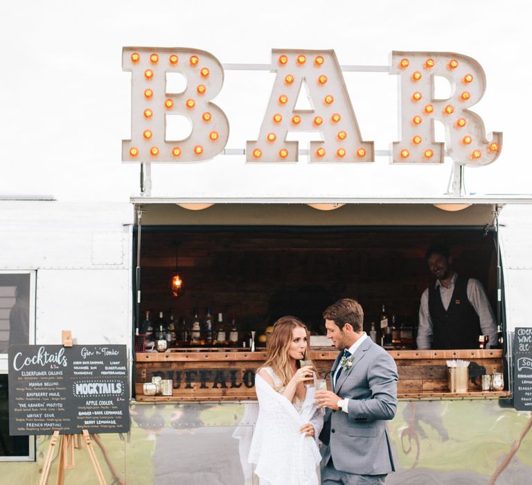 Air Stream Bar For Weddings // <a href="https://www.thebuffalo.co.uk/" rel="noopener" target="_blank">The Buffalo Bar</a> // Image By A Thing Like That Photography