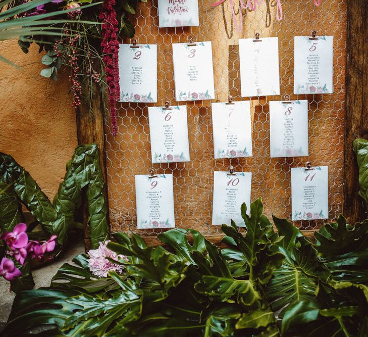 Chicken Wire Table Plan | Tropical Green & Fuchsia Pink Outdoor Wedding at Castellina de Miremont, Italy Planned & Styled by Come le Ciliegie Wedding & Events | Images by Effeanfotografie | Film by Headshot Weddings