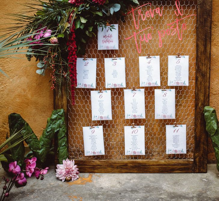 Chicken Wire Table Plan | Tropical Green & Fuchsia Pink Outdoor Wedding at Castellina de Miremont, Italy Planned & Styled by Come le Ciliegie Wedding & Events | Images by Effeanfotografie | Film by Headshot Weddings