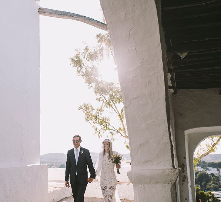 Bride in Yolan Cris Lace Wedding Dress | Groom in Corvus Barcelona Suit | Sara Frost Photography | AMS Love in Video