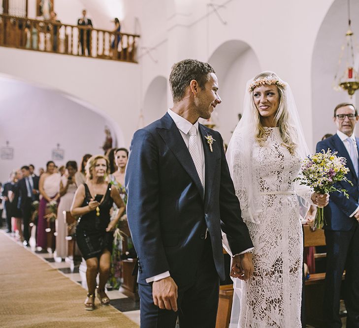 Wedding Ceremony | Bride in Yolan Cris Lace Wedding Dress | Groom in Corvus Barcelona Suit | Sara Frost Photography | AMS Love in Video