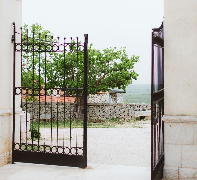 Natural Wedding Inspiration in the Apulian Karst Lands | Cristina Firotto Event Design | Valentina Oprandi Photography