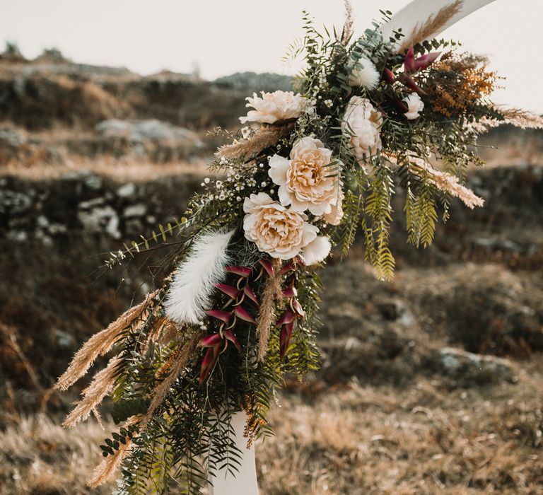 Moon Gate Wedding Flowers | A Wild Bohemian Bride in the Majella National Park, Abruzzo, Italy | Planned &amp; Styled by Antonia Luzi | Federico Lanuto Photography