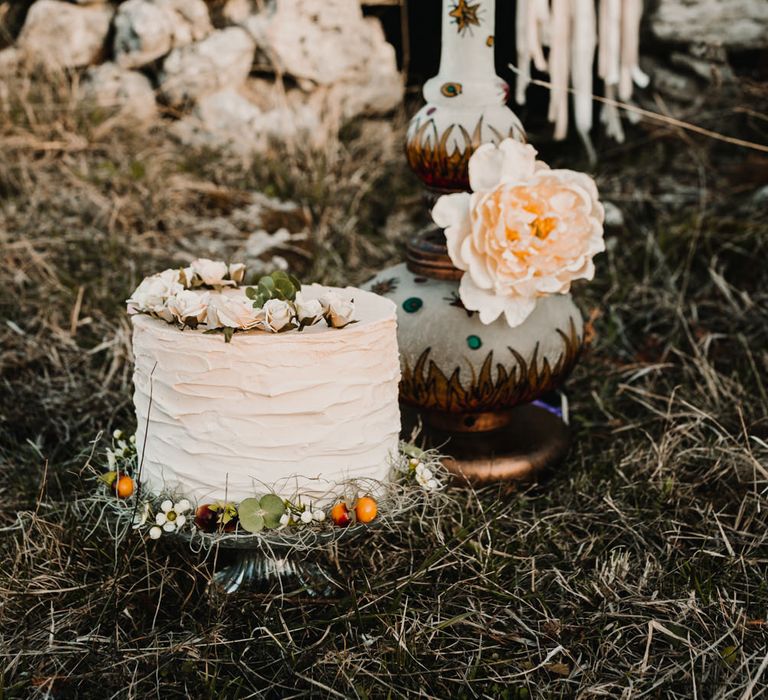 Single Tier Wedding Cake &amp; Hanging Hoop Wedding Decor | A Wild Bohemian Bride in the Majella National Park, Abruzzo, Italy | Planned &amp; Styled by Antonia Luzi | Federico Lanuto Photography