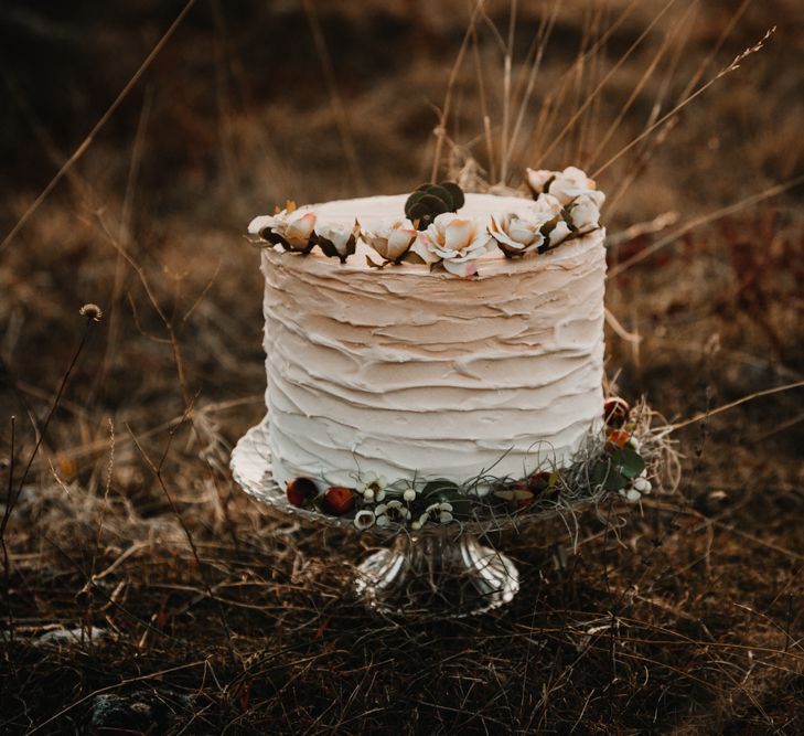 Single Tier Iced Wedding Cake | A Wild Bohemian Bride in the Majella National Park, Abruzzo, Italy | Planned &amp; Styled by Antonia Luzi | Federico Lanuto Photography