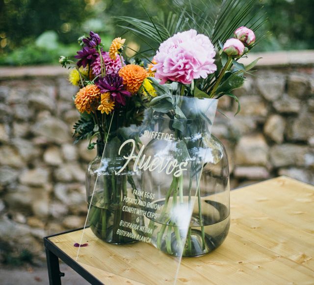 Acrylic Wedding Sign | Wedding Decor | Tropical Themed Wedding in Costa Brava at Masia Ribas With Planning &amp; Styling by Detallerie And Images from Diez &amp; Bordons