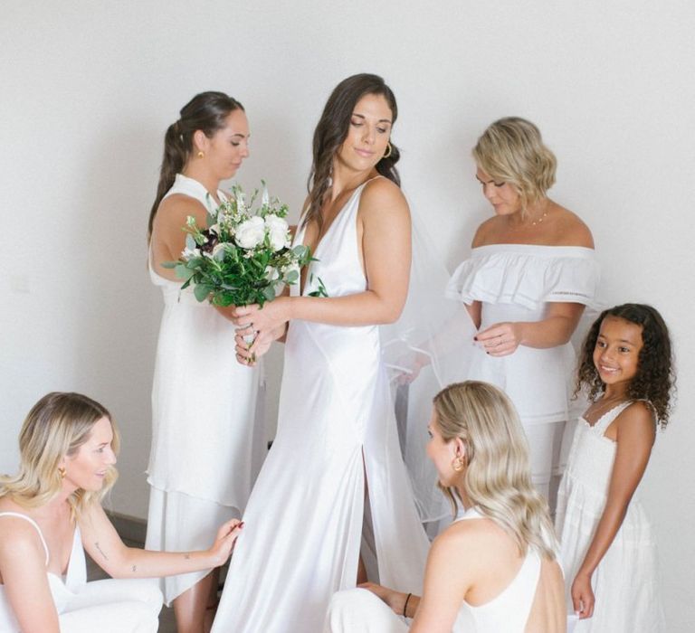 White Bridesmaid Dresses With White Wedding Bouquet