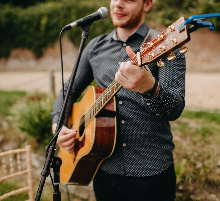 Wedding Entertainment  | Wedding Singer | Wedding Guitarist | DIY Rustic Tipi Wedding at Riverhill Gardens, Sevenoaks | Frances Sales Photography