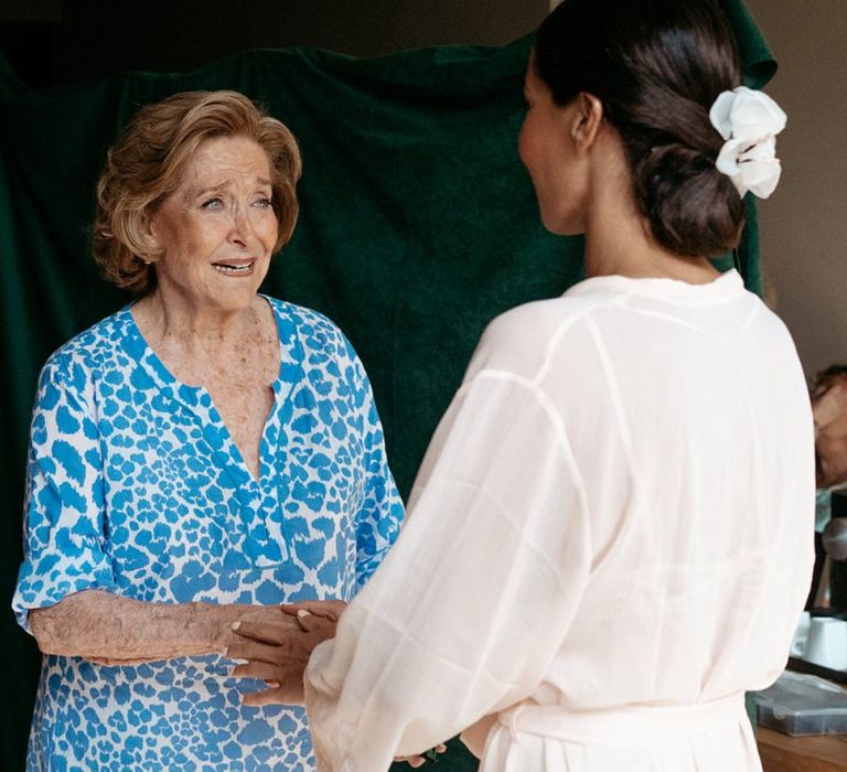 Bride sees relative for first time before ceremony