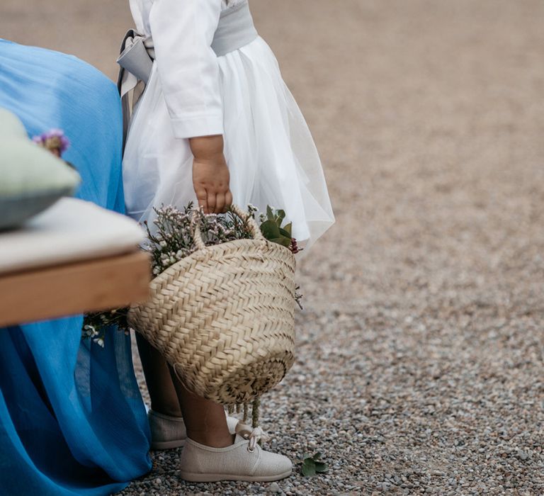 Kids at wedding with confetti basket