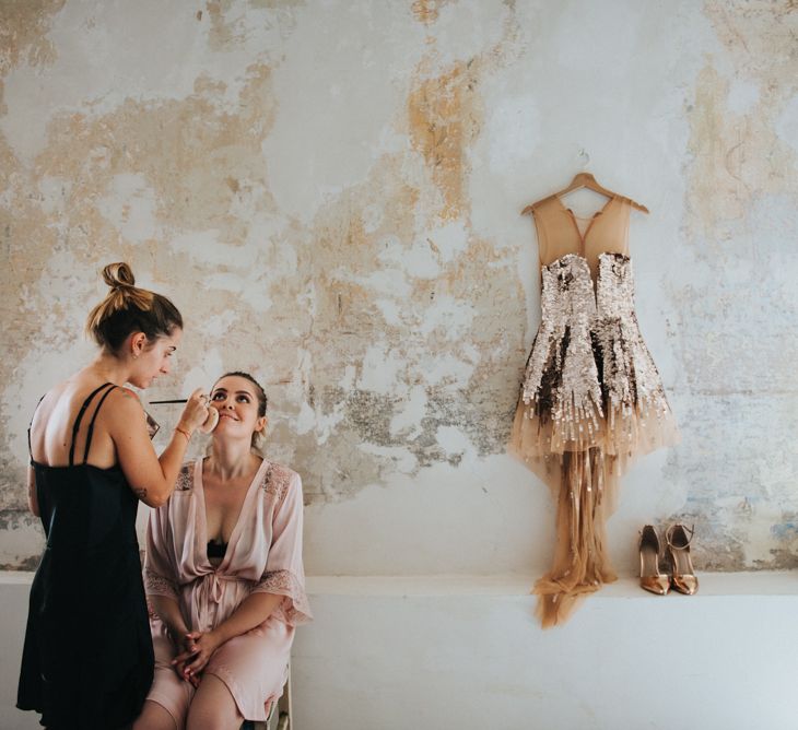 Wedding Morning, Bridal Preparations | Stylish Pink Wedding at Terzo di Danciano, Tuscany, Italy | Lucrezia Senserini Photography | Film by Righi Photography