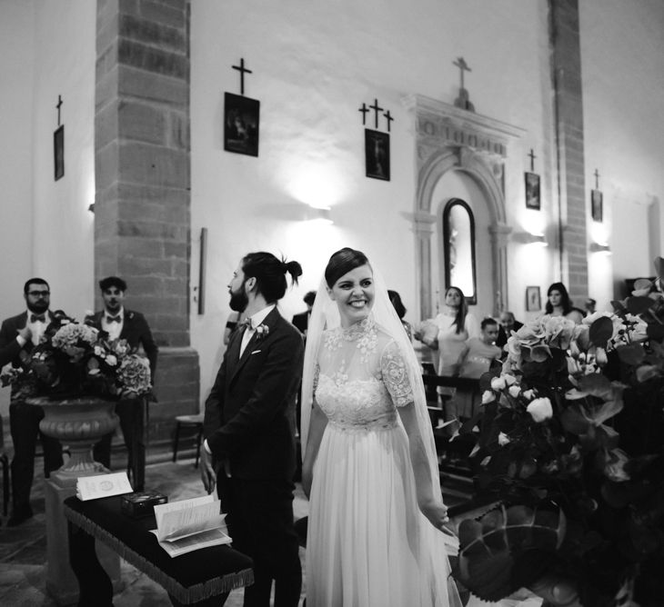 Wedding Ceremony | Bride in Sartoria Cucciaioni Wedding Dress | Stylish Pink Wedding at Terzo di Danciano, Tuscany, Italy | Lucrezia Senserini Photography | Film by Righi Photography