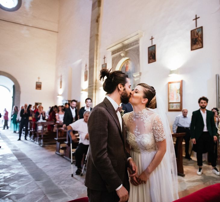 Wedding Ceremony | Bride in Sartoria Cucciaioni Wedding Dress | Groom in Brown Tweed Suit &amp; Bow Tie | Stylish Pink Wedding at Terzo di Danciano, Tuscany, Italy | Lucrezia Senserini Photography | Film by Righi Photography