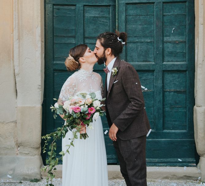 Bride in Sartoria Cucciaioni Wedding Dress | Groom in Brown Tweed Suit &amp; Bow Tie | Stylish Pink Wedding at Terzo di Danciano, Tuscany, Italy | Lucrezia Senserini Photography | Film by Righi Photography