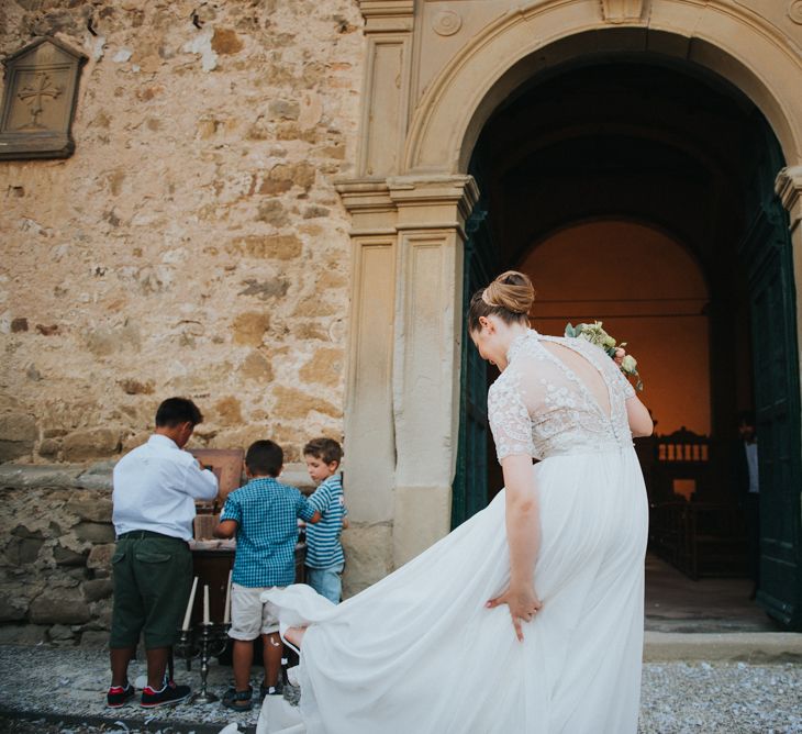 Bride in Sartoria Cucciaioni Wedding Dress | Stylish Pink Wedding at Terzo di Danciano, Tuscany, Italy | Lucrezia Senserini Photography | Film by Righi Photography