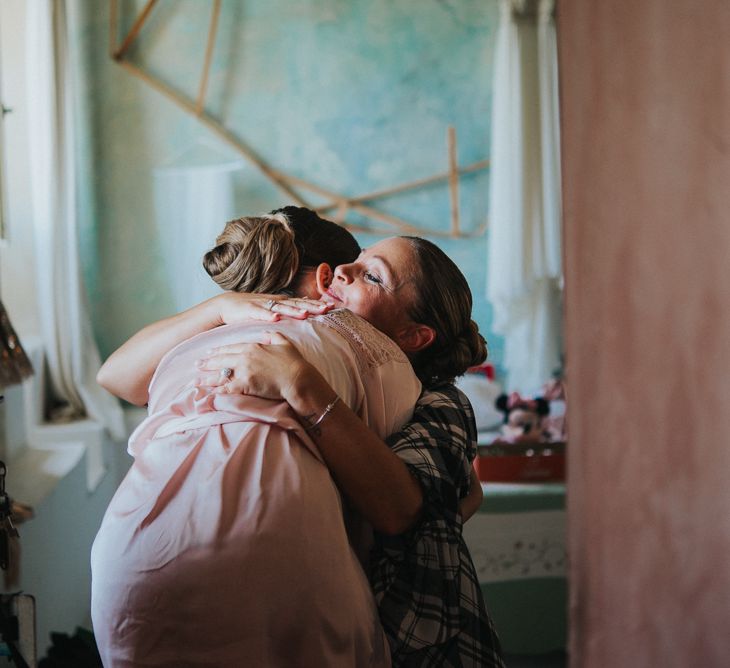 Wedding Morning Bridal Preparations | Stylish Pink Wedding at Terzo di Danciano, Tuscany, Italy | Lucrezia Senserini Photography | Film by Righi Photography