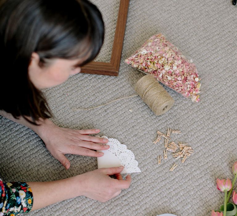 DIY wedding confetti cones using doilies | Confetti Cone Station Tutorial