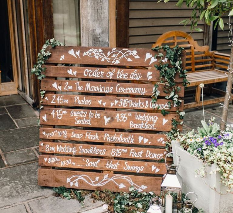 Rustic styled wooden pallet order of the day with green foliage detailing