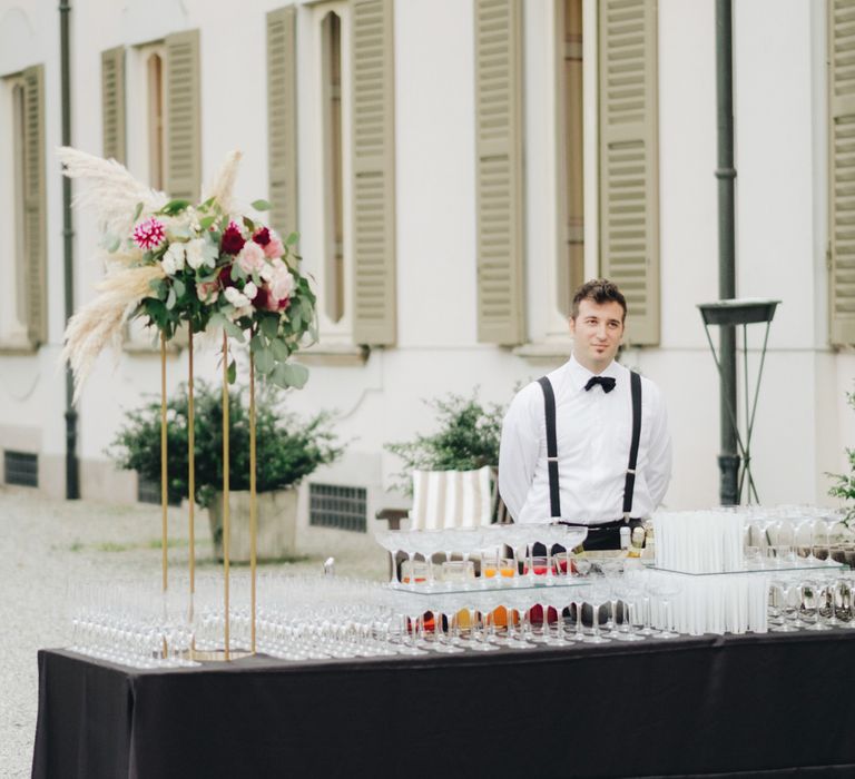 Champagne Drinks Reception | Glamorous, Roaring Twenties, Great Gatsby Inspired Wedding at Villa Borromeo  in Italy | Matrimoni all’Italiana Photography