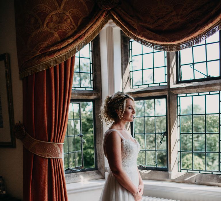 Getting Ready | Northamptonshire wedding at Plum Park Hotel | Wtoo by Watters from Serendipity Brides | Spindleberry Flowers | Photography by Ania Ames