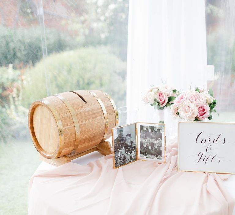 Cards and gift table with barrel box