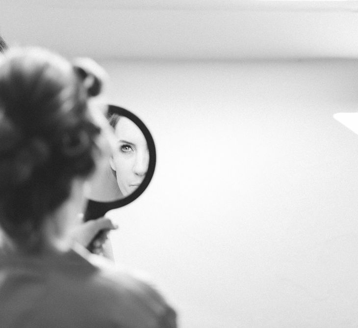 Bridal Morning Preparations | Hazel Gap Barn Wedding with Bride Arriving by Kit Car | Sarah-Jane Ethan Photography