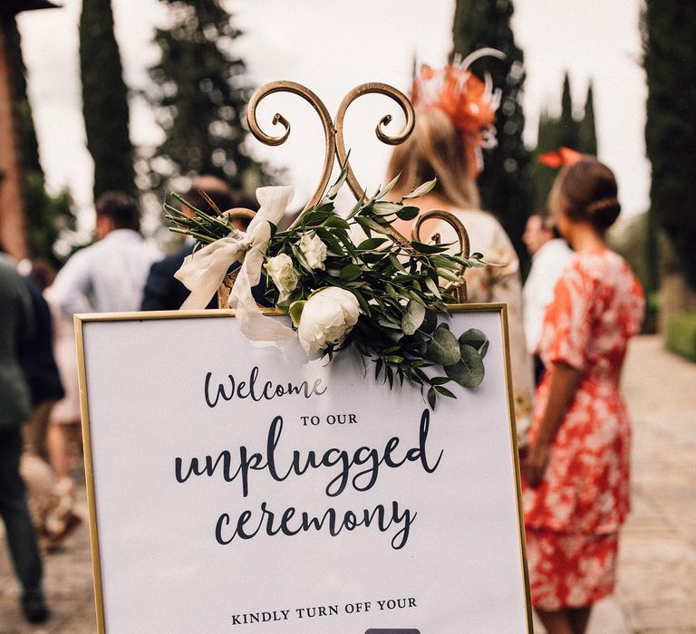 Unplugged Ceremony Wedding Sign in Gold Frame | Stylish Tuscan Wedding at Vignamaggio Planned by The Wedding Boutique Italy | Samuel Docker Photography | Paul Vann Films