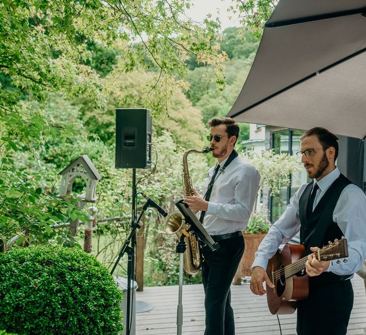 Wedding entertainment at outdoor ceremony