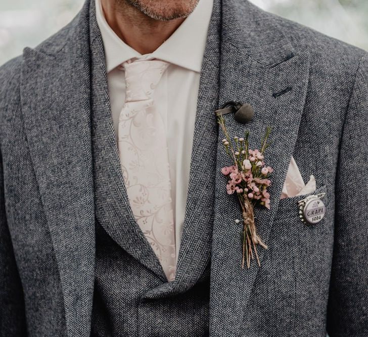 Grey wooden suit for wedding with Prosecco wall