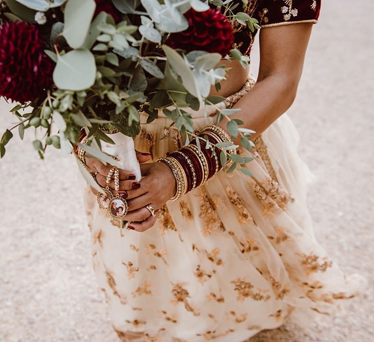 Gold wedding jewellery for Indian bride