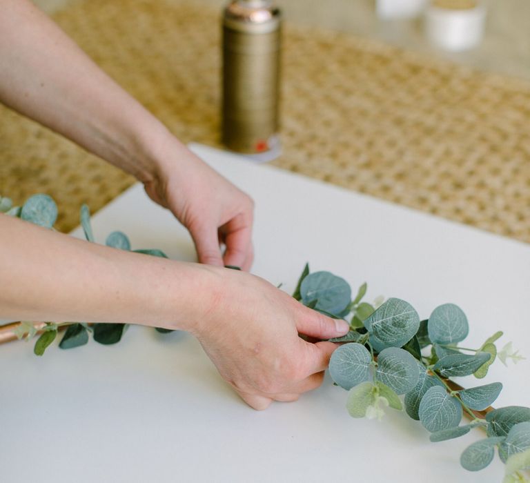 Budget Wedding Ideas | DIY Hula Hoop Table Plan | Rose Gold Spray Painted Hula Hoop with Eucalyptus and Greenery