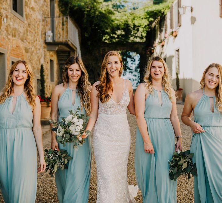 Bride with bridal party in bridesmaid dresses in mint green