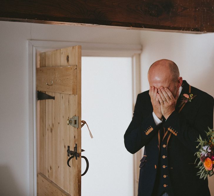 Dad seeing bride for the first time